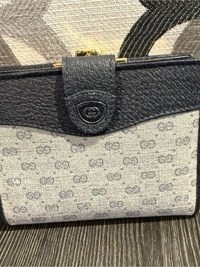 Gucci vintage Blue and Gray Patterned Wallet with kisslock.